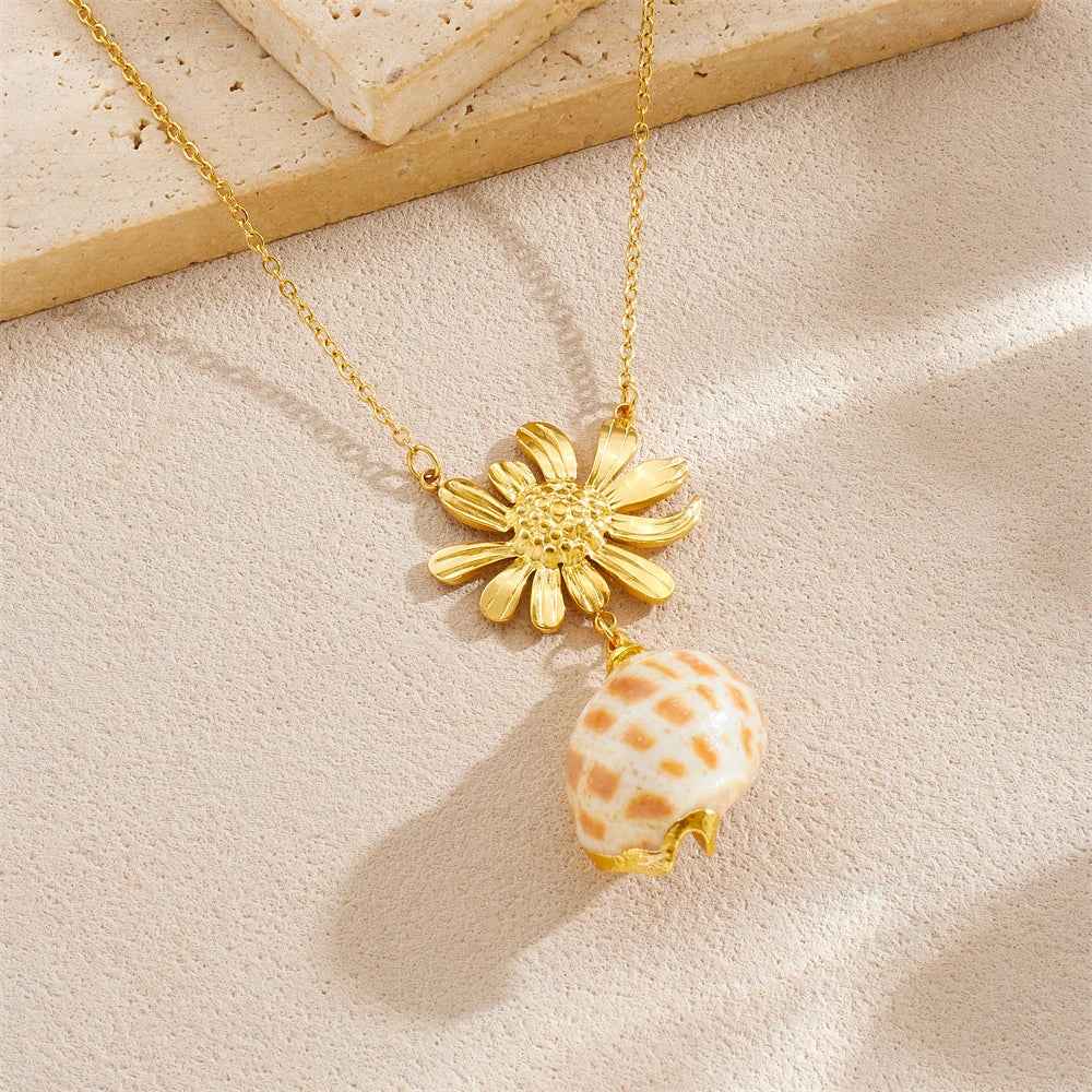 Golden Irregular Flower Ocean Style Necklace