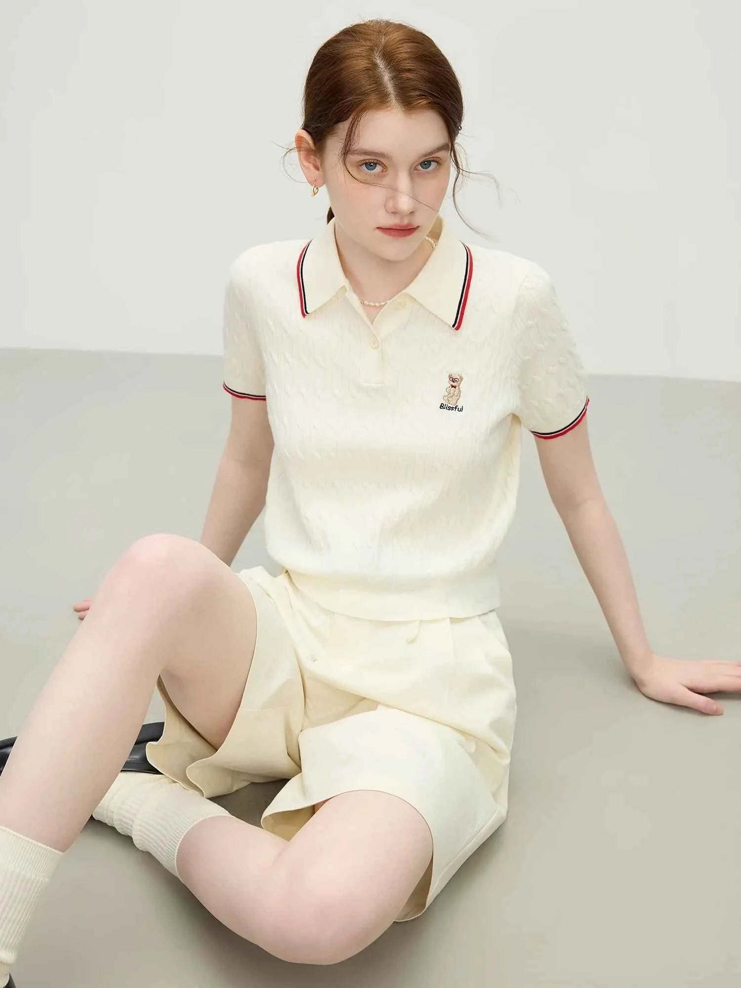 Women Contrast Color Bear Embroidered Knitted T-Shirt