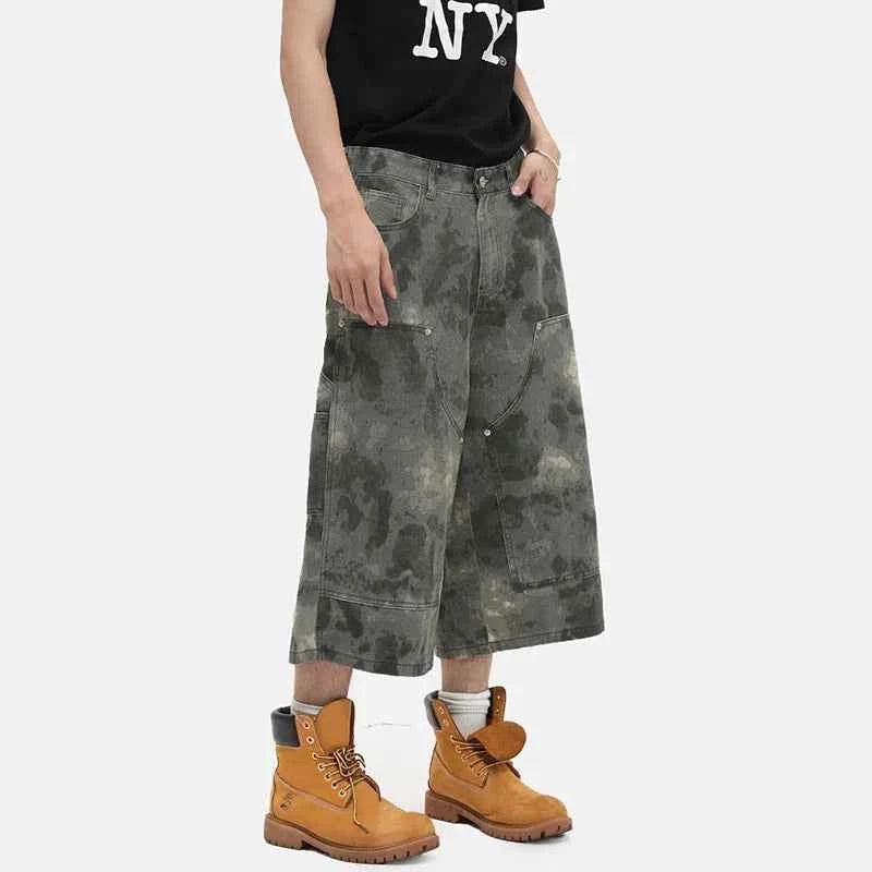 Sleek camouflage print cropped Jorts