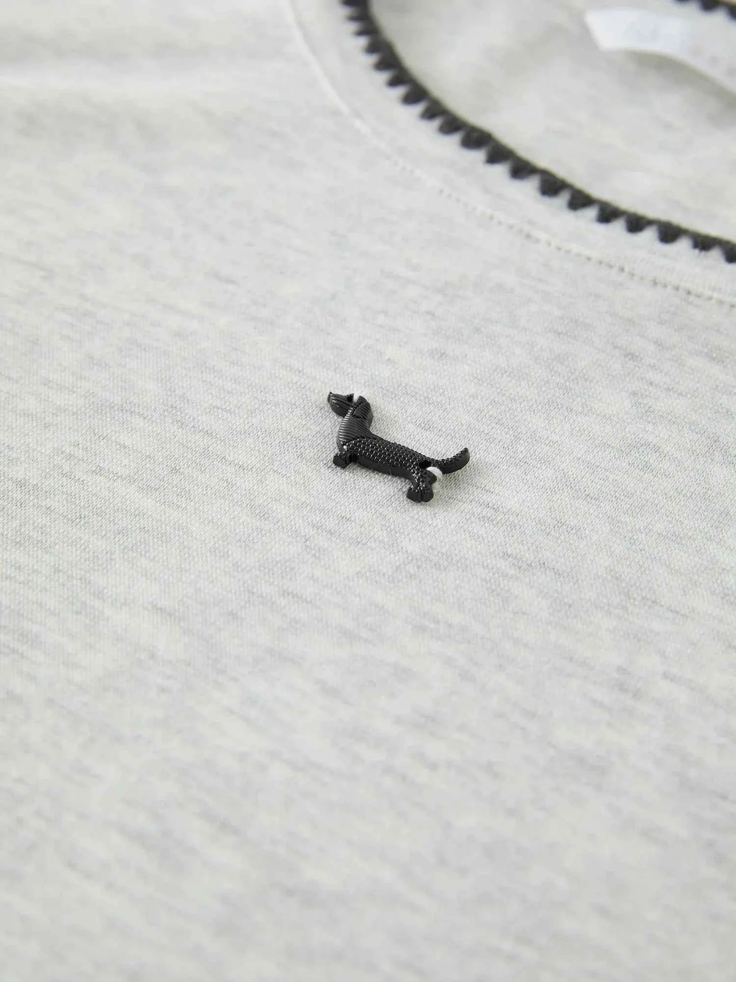Embroidered Shell Contrast Color Puppy T-Shirt