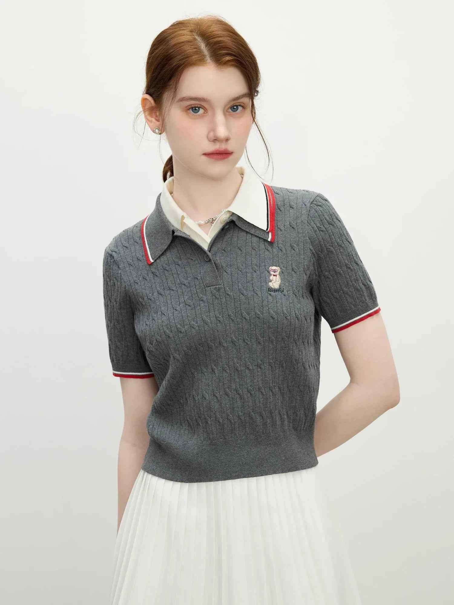 Women Contrast Color Bear Embroidered Knitted T-Shirt