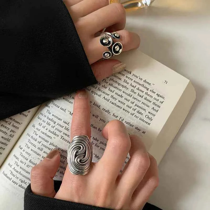 Silver Retro Swirl Distortion Gothic Ring