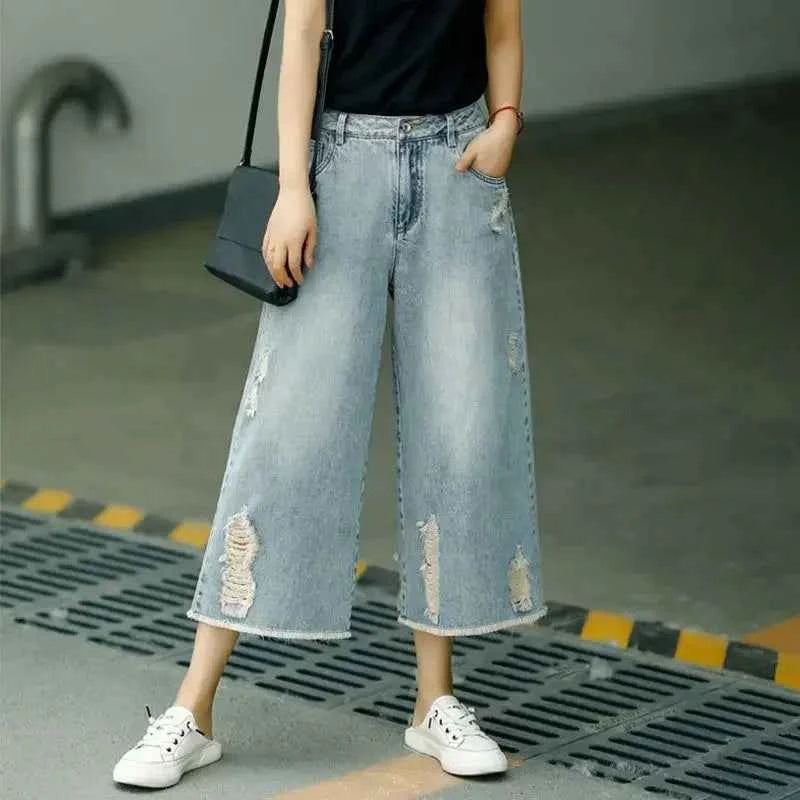 High-Waist Ripped Capri Jorts