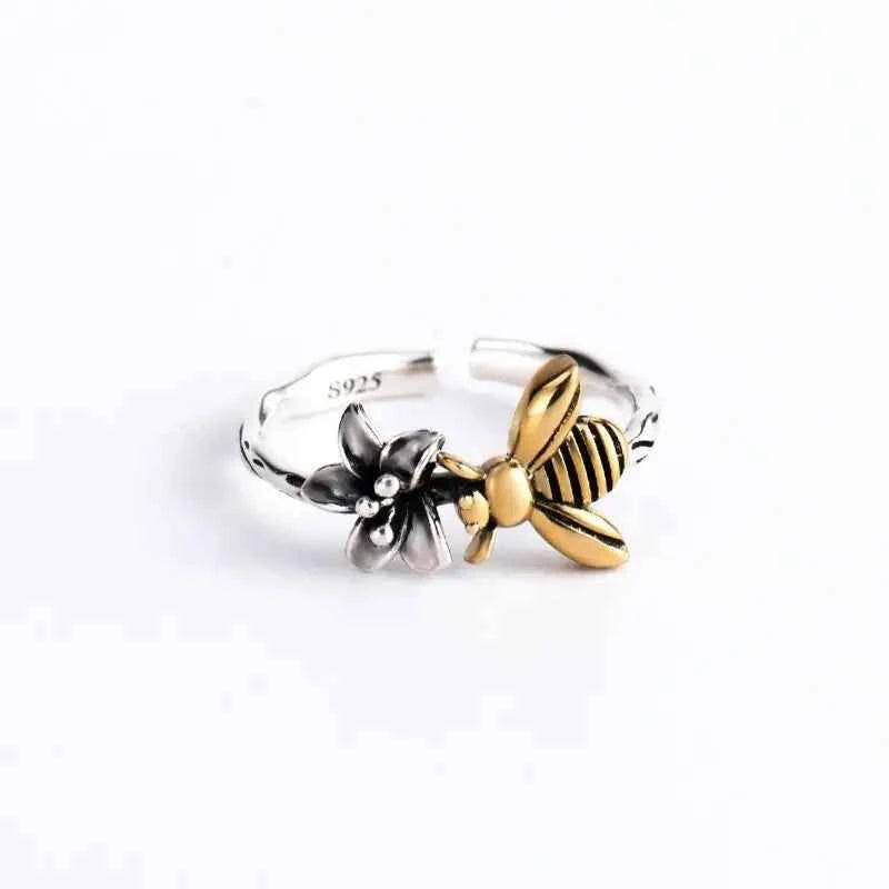 Elegant Vintage Thai Silver Bee Flower Ring