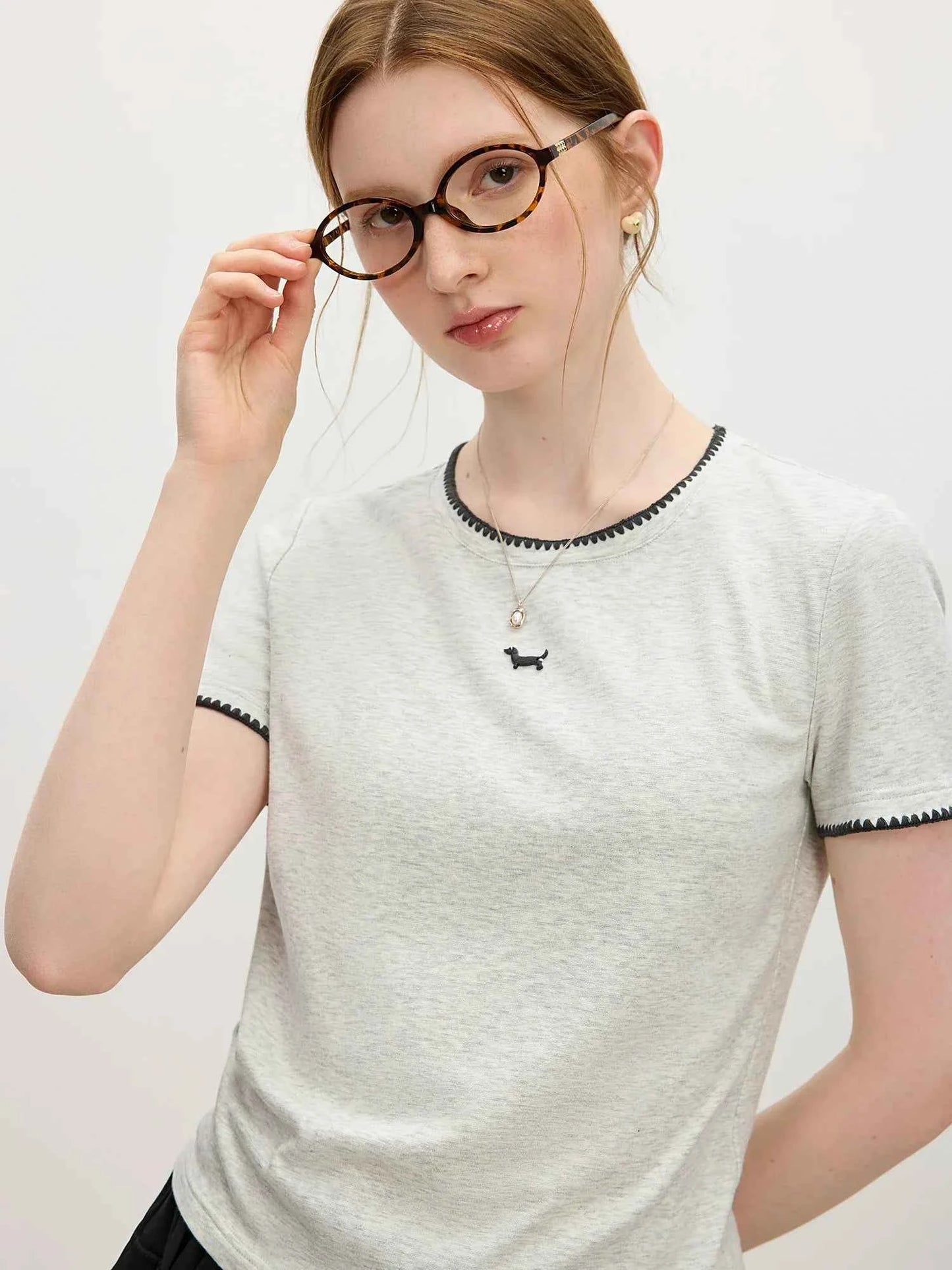 Embroidered Shell Contrast Color Puppy T-Shirt