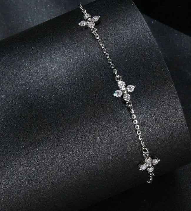 Cool Shiny Moissanite Flower Charm Bracelet