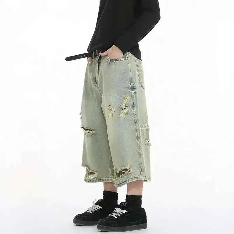 Distressed Straight Fit Cropped Denim Jorts