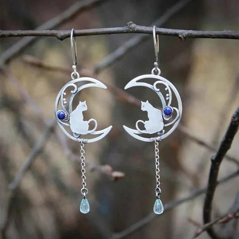 Retro Metal Carving Cat Earring