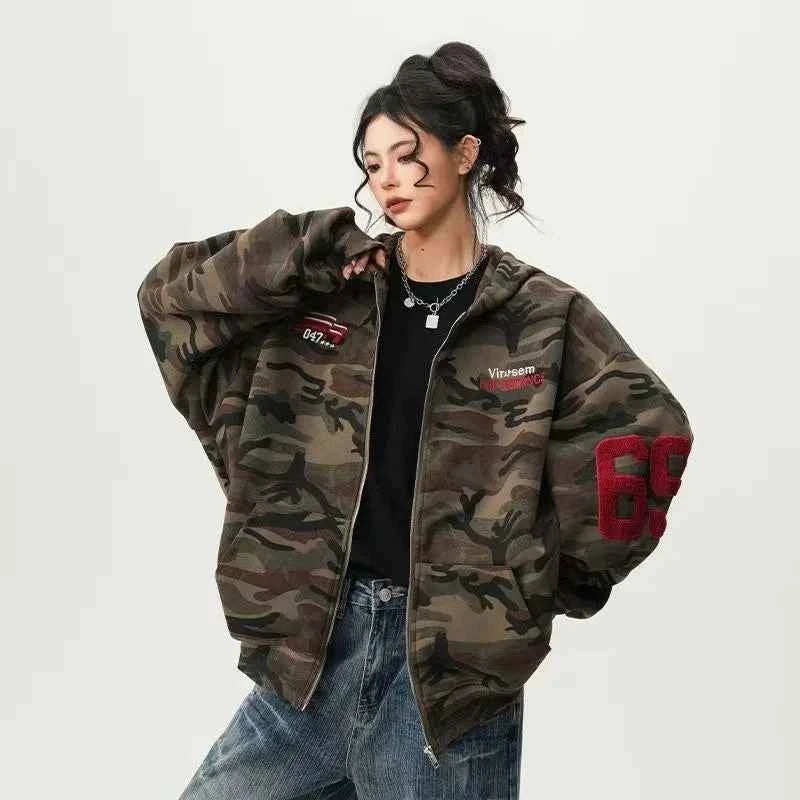Men Bold Camouflage Digital Print Hooded Sweatshirt