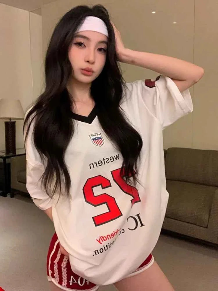 Retro Stylish Letter Graphic V-Neck T-Shirt