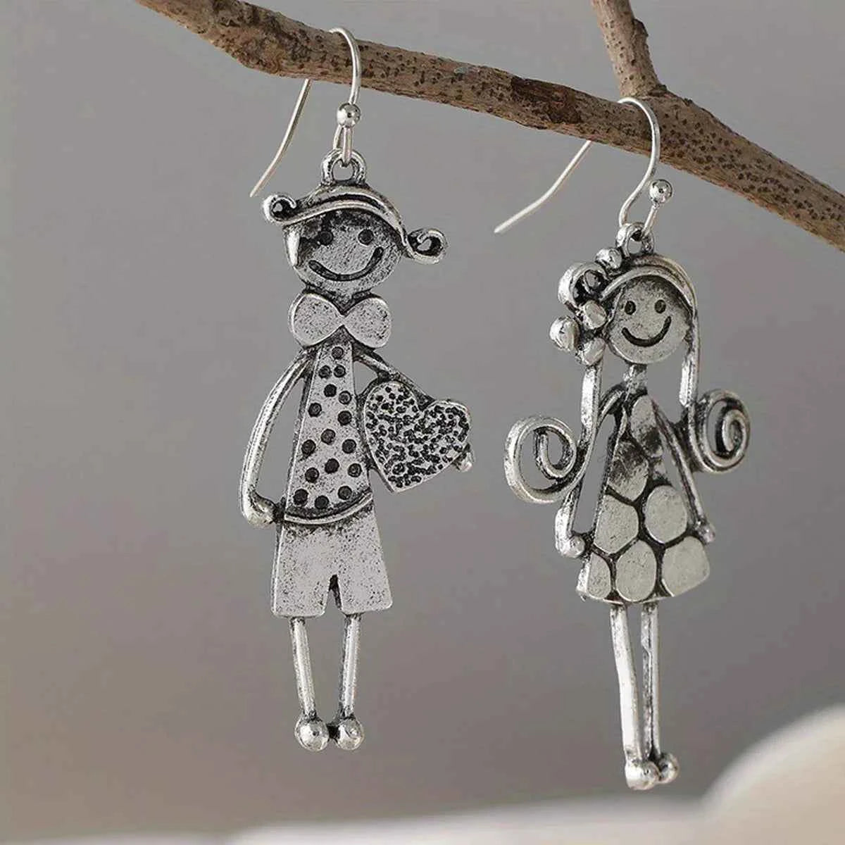Retro Minimalist Couple Character Metal Pendant Earrings