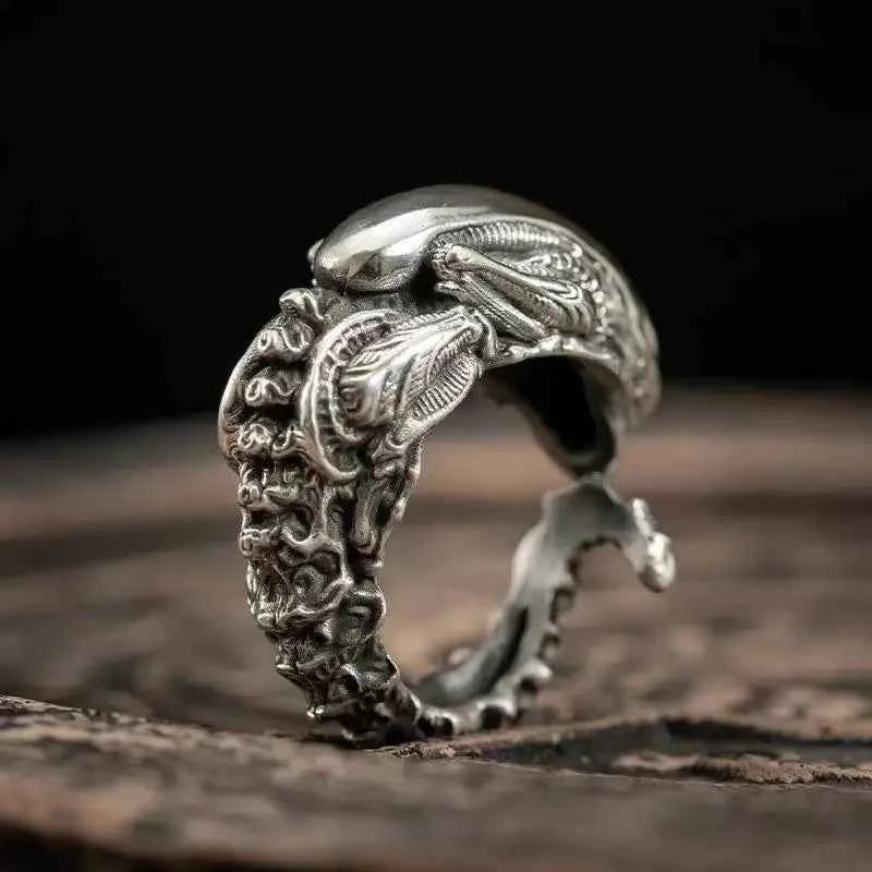 Adjustable Retro Skull Alien Ring