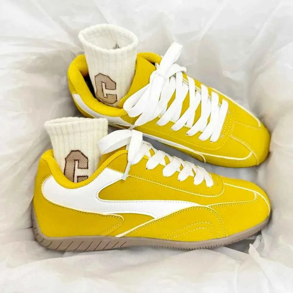 Retro Lightweight Lace Up Casual Sneaker