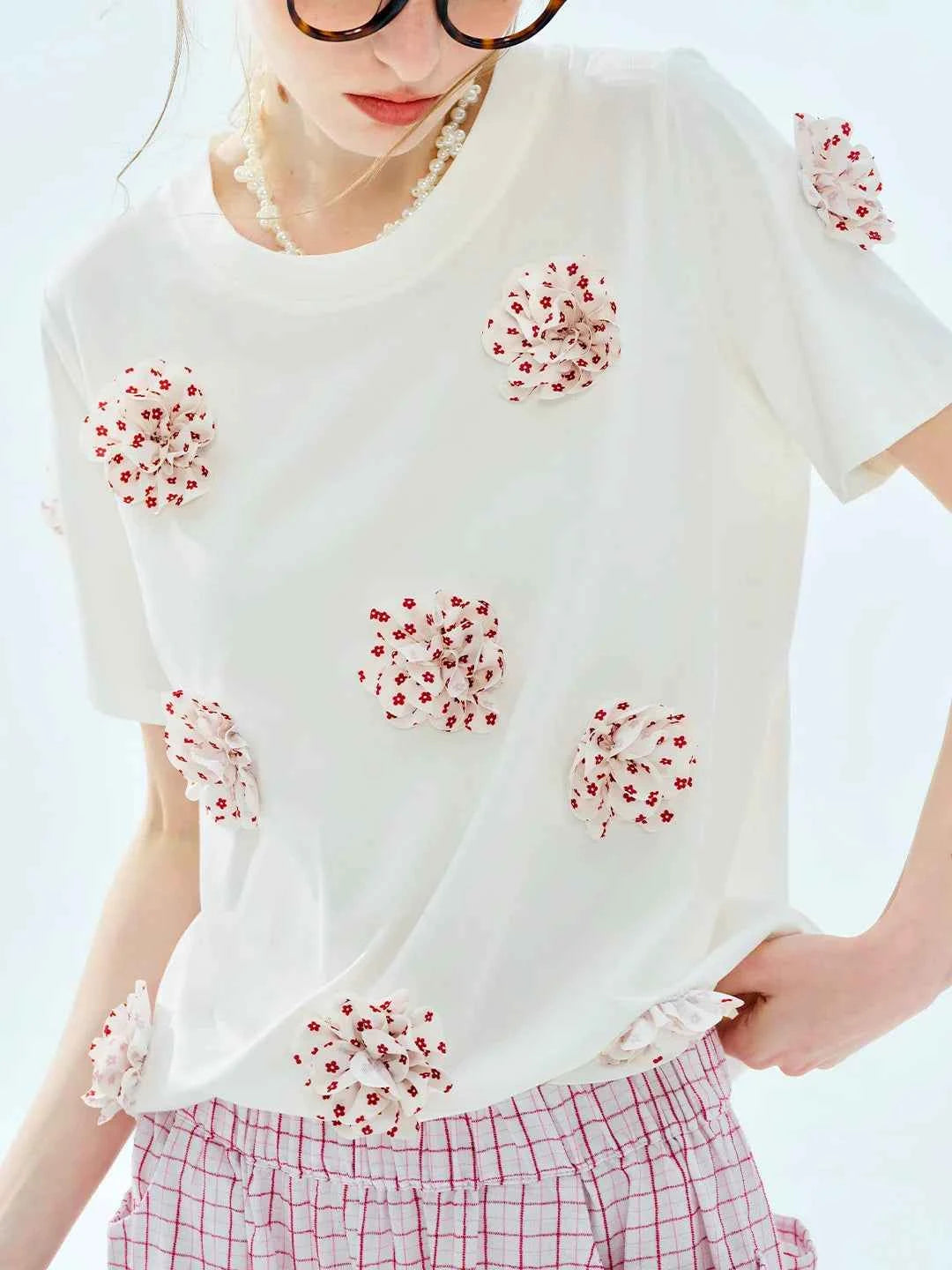 Soft White Floral Applique Short Sleeve T-Shirt