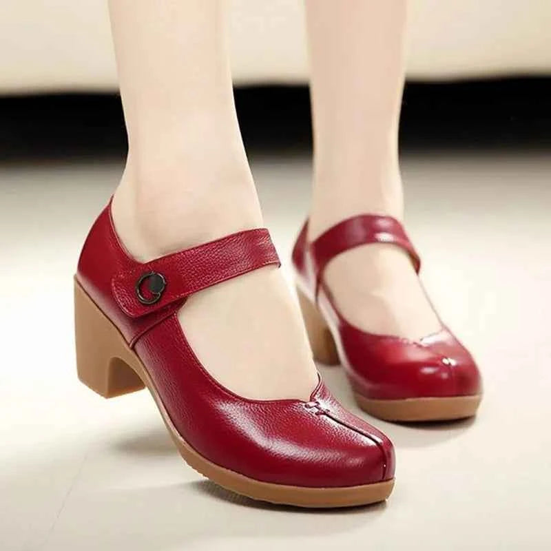USS Shoes Cinnia Women's Round Toe Pumps Sale Drop Red (Size 7)