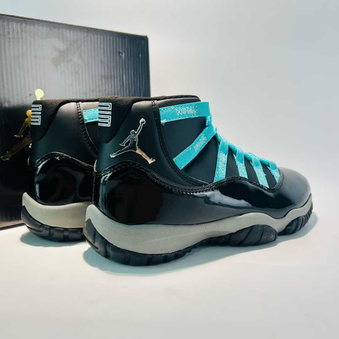 Air Jordan 11 Retro YV5869 558