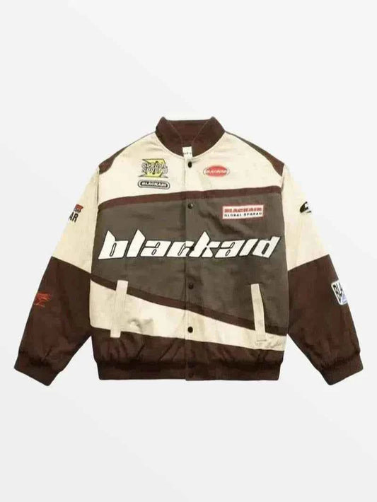 Front view of model wearing Jacket Blackaid in an all-black urban techwear outfit