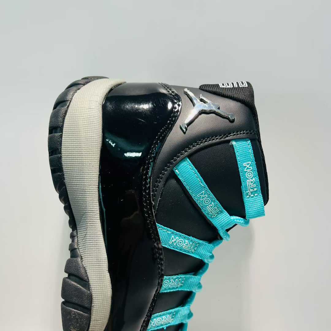 Air Jordan 11 Retro YV5869 558