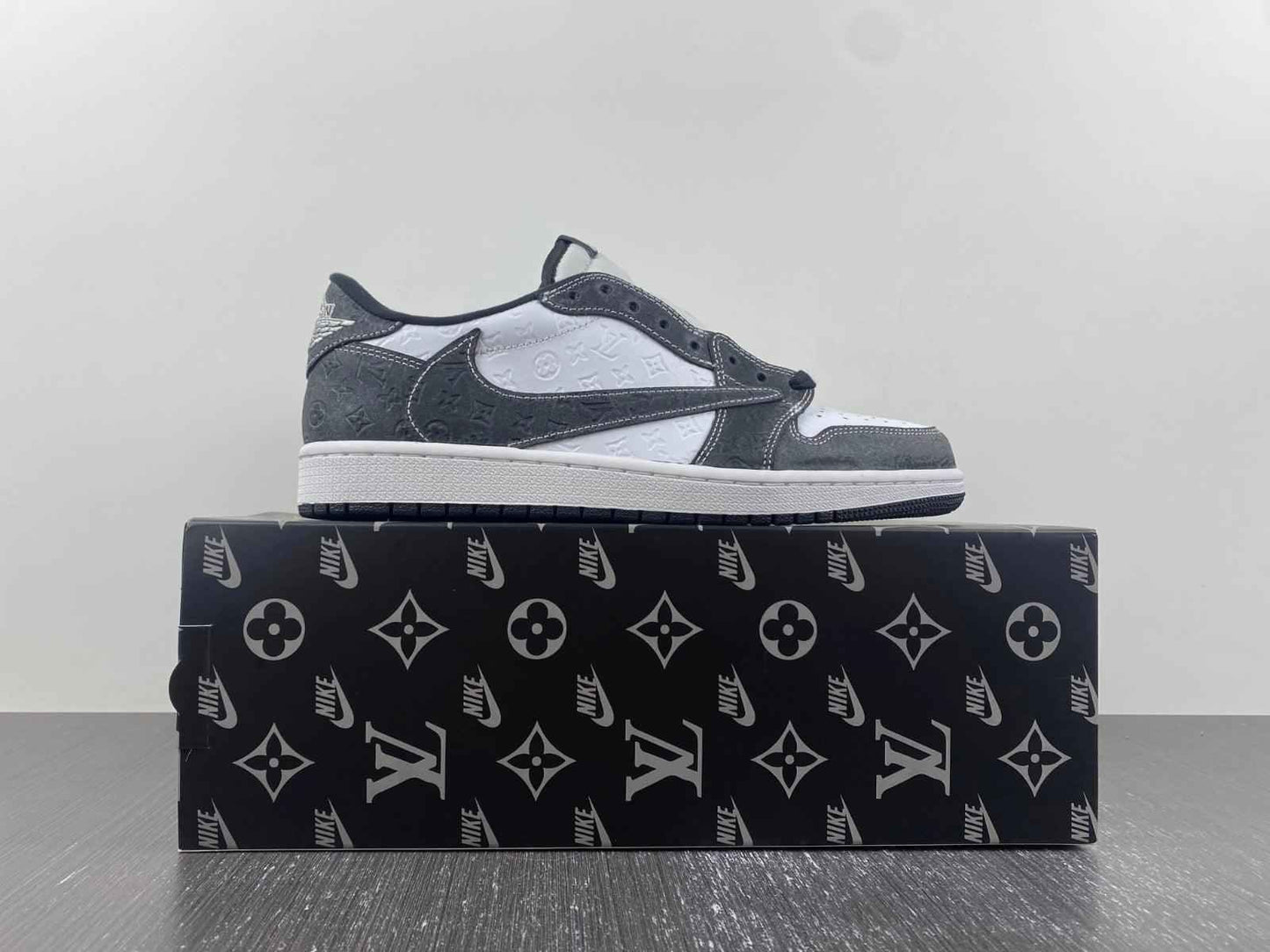 Custom Air Jordan 1 x Monogram dl2211-001 - Exclusive Sneakers SneakerNational