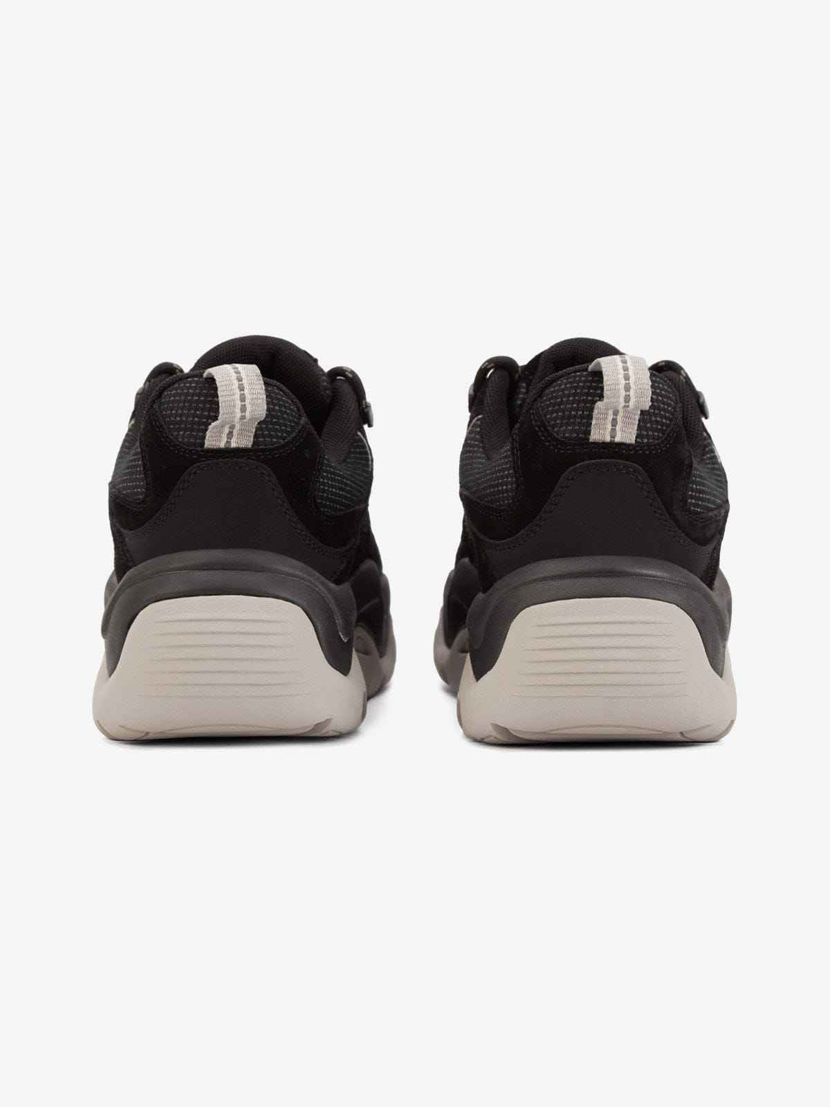 Sneakers High Street Hiking