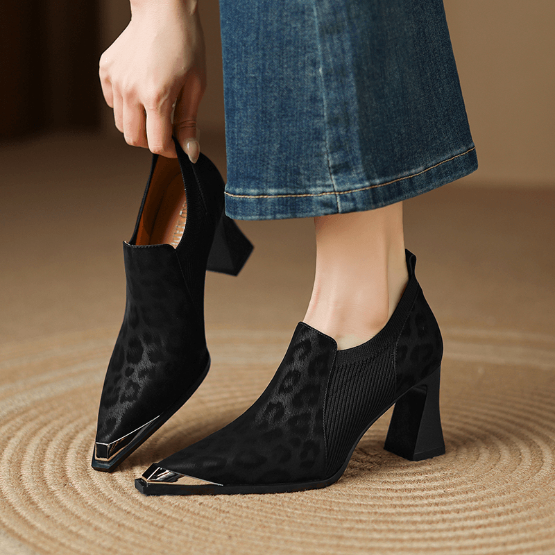 USS Shoes Arianny Women's Metal Iron Head Pointed Toe Pumps
