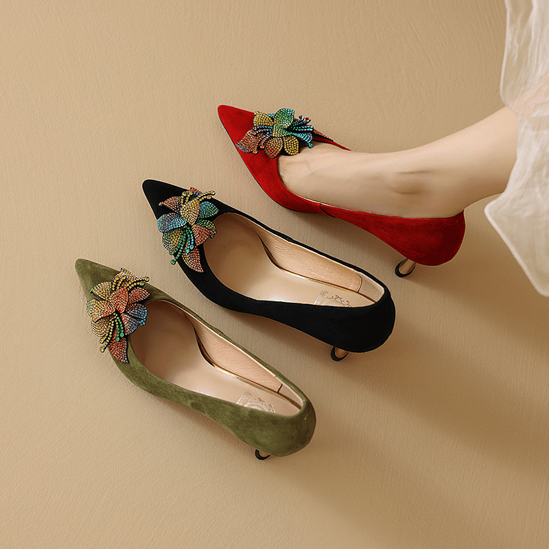 USS Shoes Celia Women's Pointed Toe Flower Leather Pumps